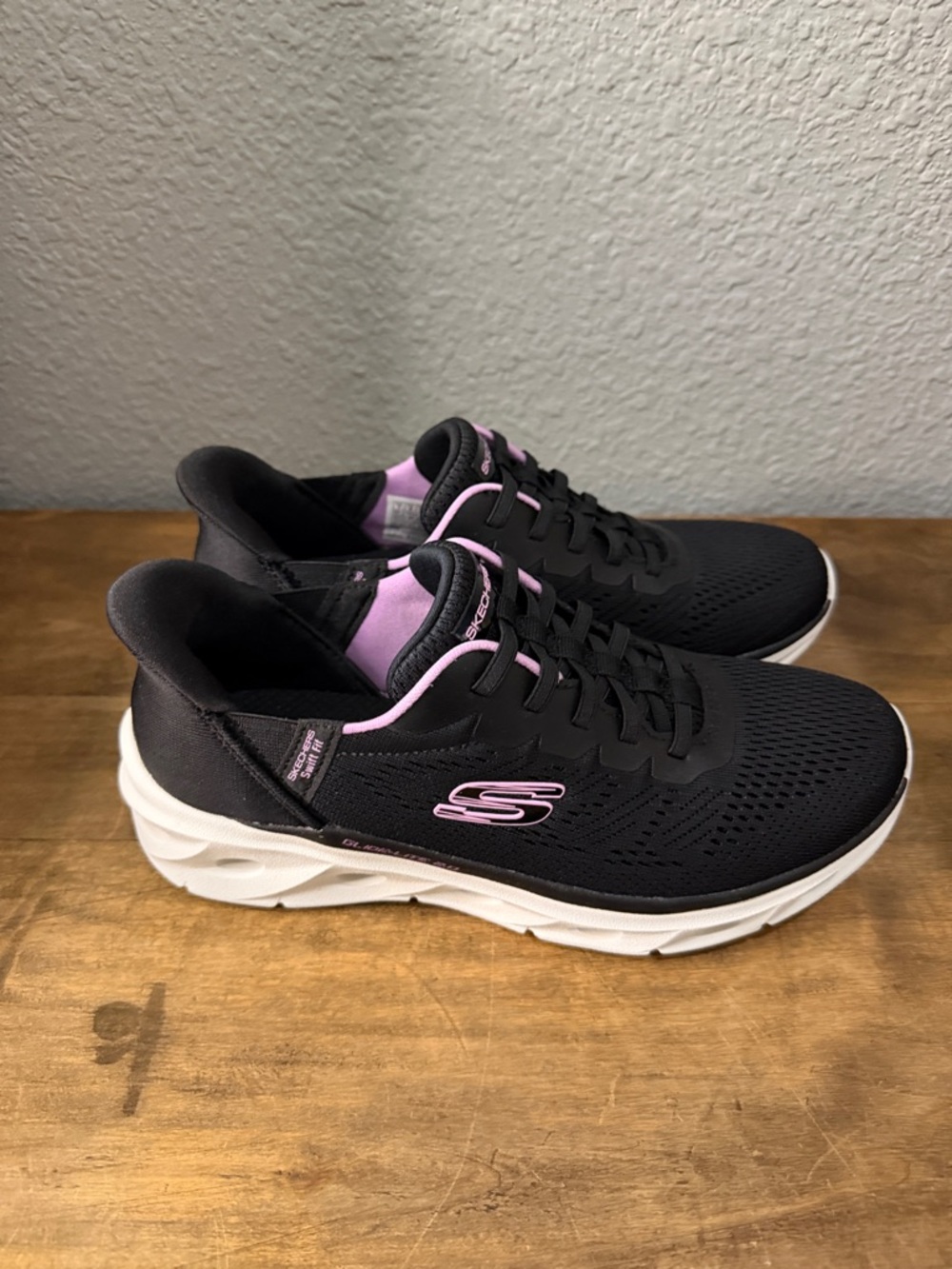 Skechers Swift Fit Women’s Black and Pink Athletic Slip-On Sneakers size 7 - Picture 3 of 7
